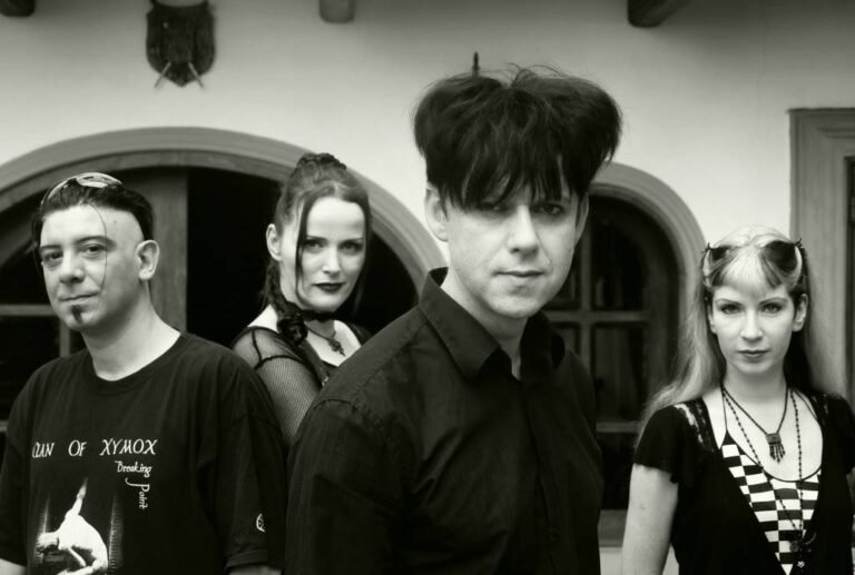 Banda neerlandesa Clan of Xymox confirma show no Brasil