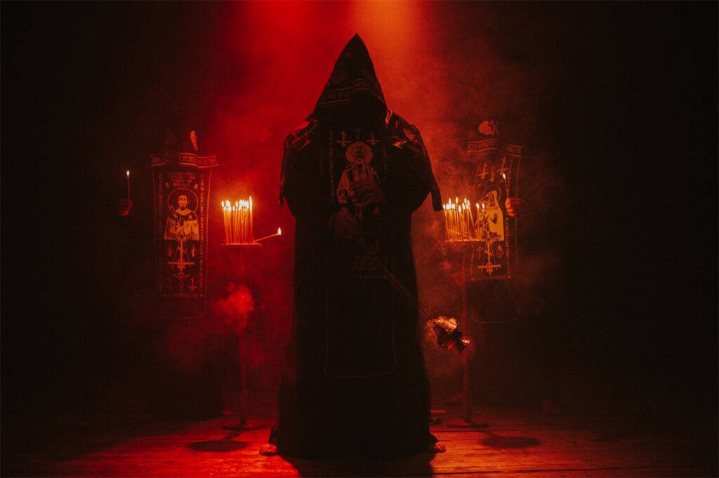Misterioso Batushka faz aguardado show de estreia no Brasil