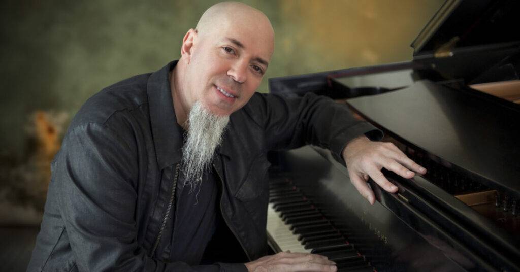 Extraordinário Jordan Rudess anuncia turnê solo pelo Brasil