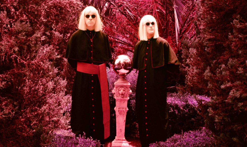 Drab Majesty no Brasil: ícone do post-punk se apresenta no Wave Festival em São Paulo