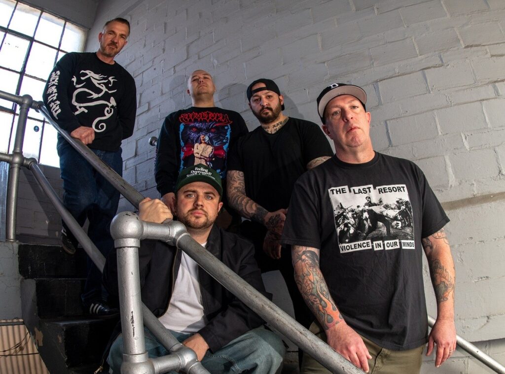 Death Before Dishonor e Ladrones juntos em São Paulo